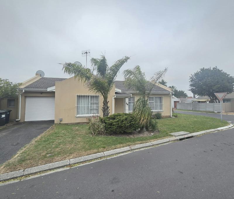 3 Bedroom Property for Sale in Oakglen Western Cape